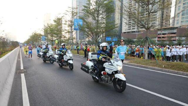 福田公安投入近3000名警力护航深圳马拉松